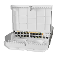 MikroTik netPower 16P, binnenzijde met 16 PoE-poorten